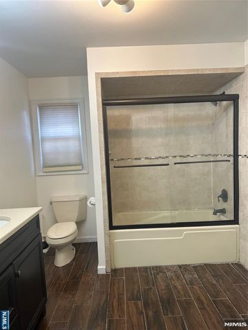 24 Falls Bridge Drive, Totowa, NJ 07512