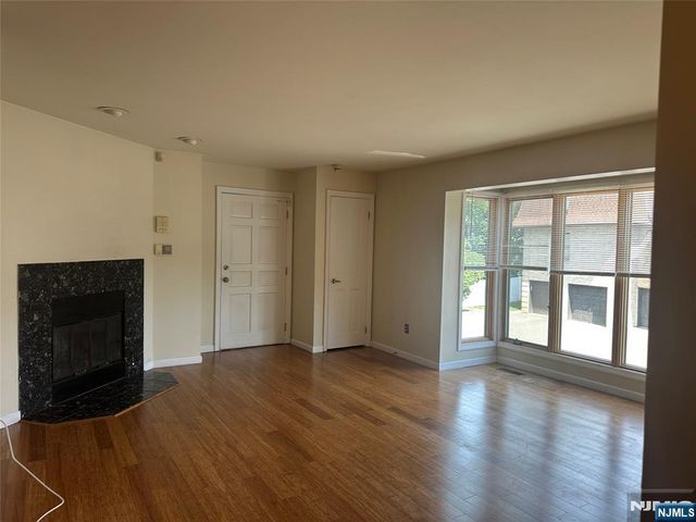 24 Falls Bridge Drive, Totowa, NJ 07512