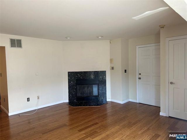 24 Falls Bridge Drive, Totowa, NJ 07512