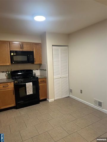 24 Falls Bridge Drive, Totowa, NJ 07512