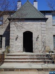 24 Falls Bridge Drive, Totowa, NJ 07512