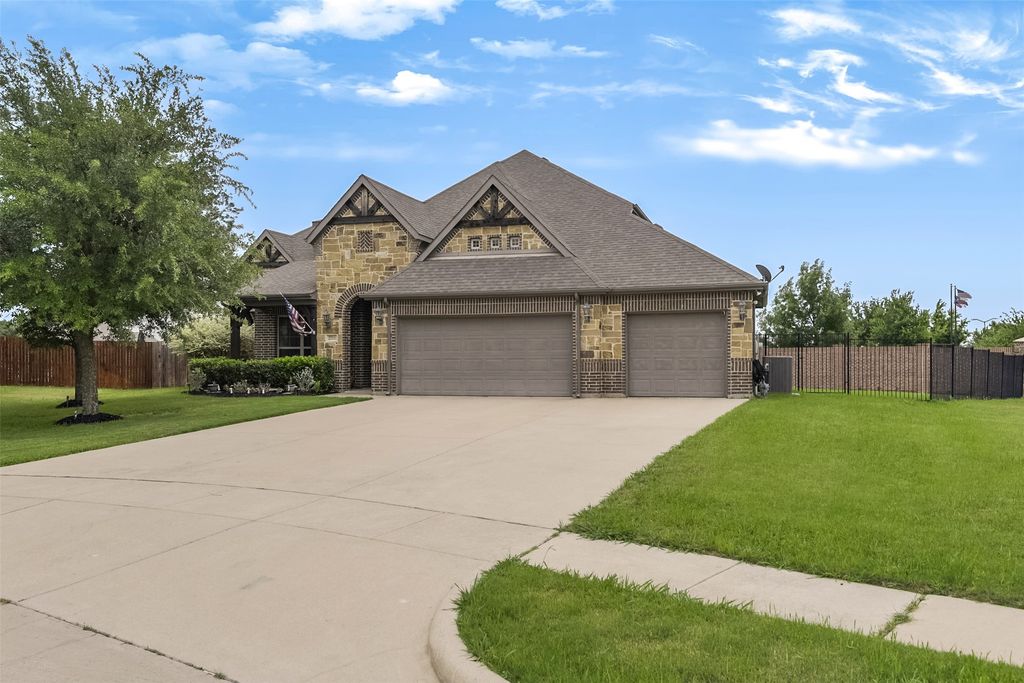 2701 Elmwood Drive, Burleson, TX 76028