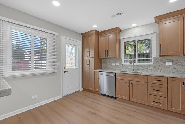 1132 Brighton Place, Glen Ellyn, IL 60137