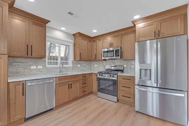 1132 Brighton Place, Glen Ellyn, IL 60137