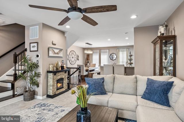 1 TAVERN LN, Sicklerville, NJ 08081