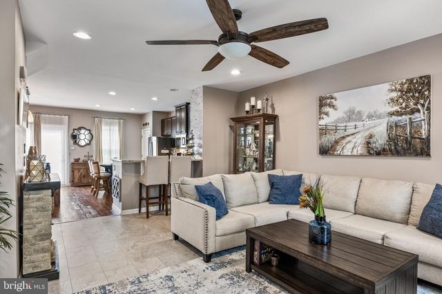 1 TAVERN LN, Sicklerville, NJ 08081