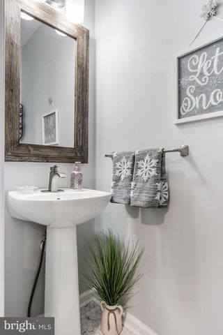 1 TAVERN LN, Sicklerville, NJ 08081