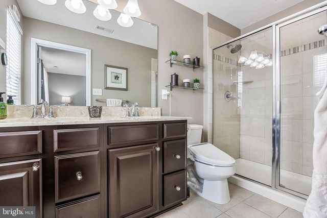 1 TAVERN LN, Sicklerville, NJ 08081