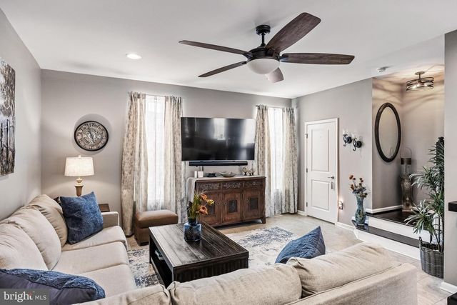 1 TAVERN LN, Sicklerville, NJ 08081