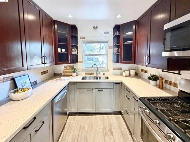 2521 24Th Ave, Oakland, CA 94601