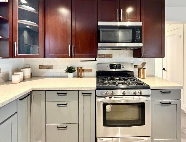 2521 24Th Ave, Oakland, CA 94601