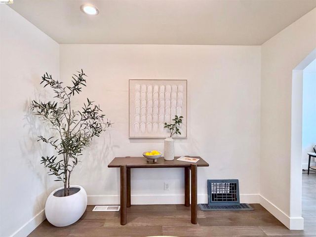 2521 24Th Ave, Oakland, CA 94601