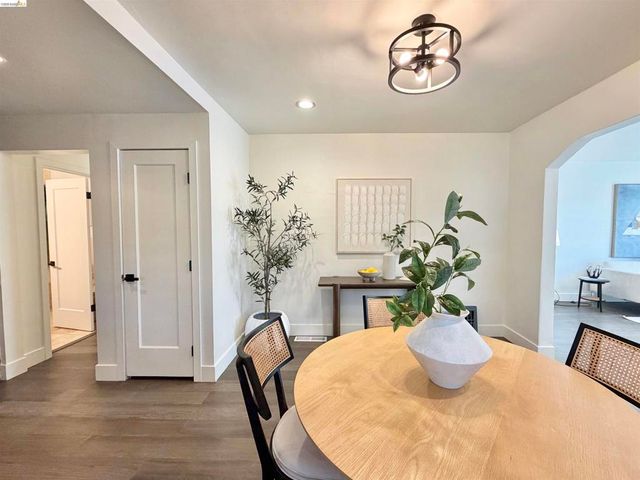 2521 24Th Ave, Oakland, CA 94601