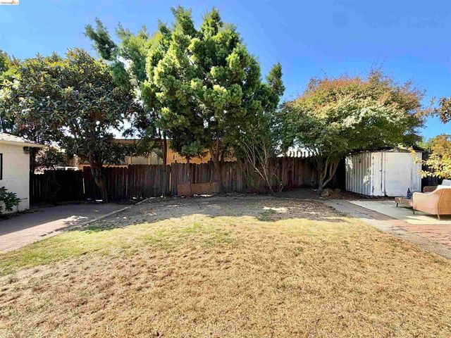 2521 24Th Ave, Oakland, CA 94601