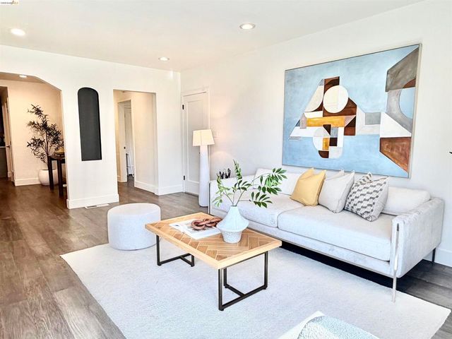 2521 24Th Ave, Oakland, CA 94601