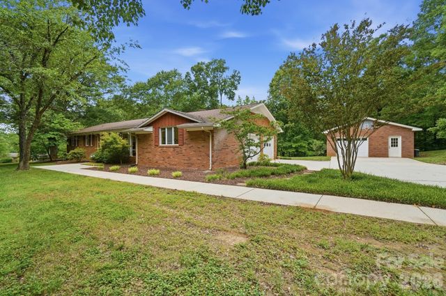 201 Hickory Hill Lane, Stanley, NC 28164