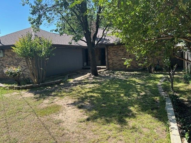 3901 W Country Club Drive, Irving, TX 75038
