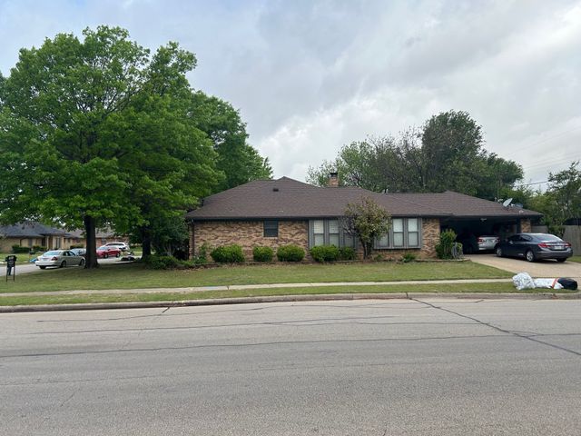 3901 W Country Club Drive, Irving, TX 75038