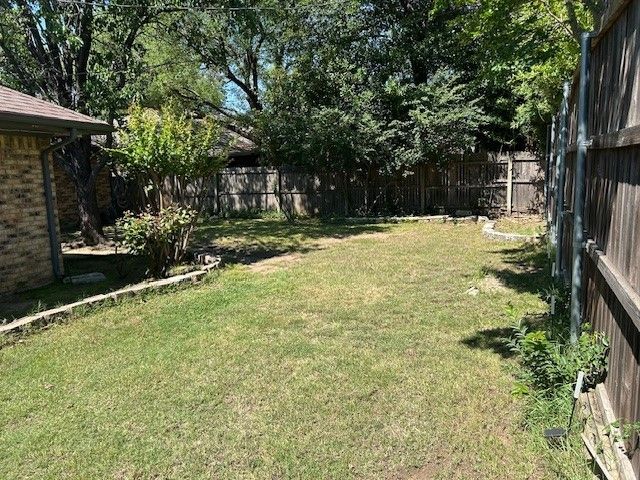 3901 W Country Club Drive, Irving, TX 75038