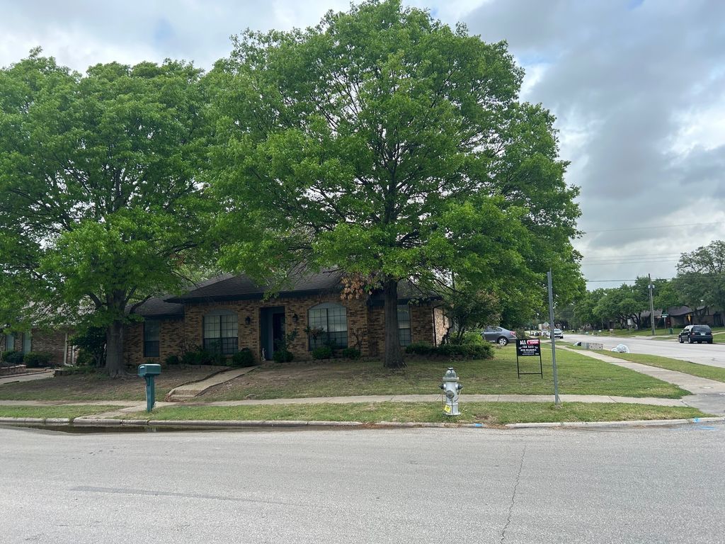 3901 W Country Club Drive, Irving, TX 75038