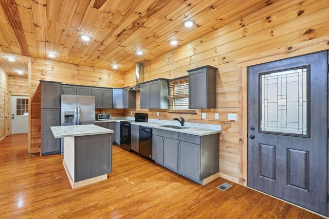 395 Canyon Parkway, Branson, MO 65616