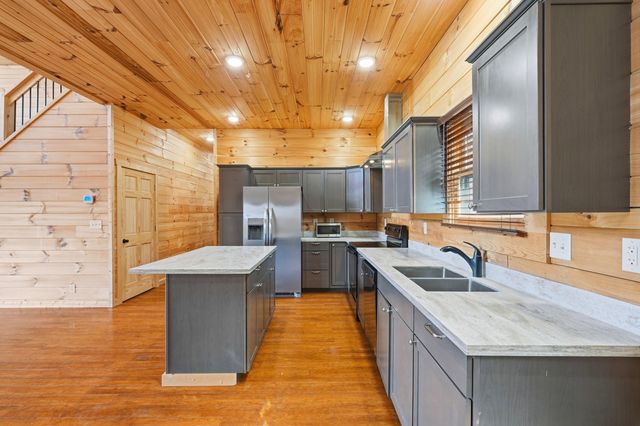 395 Canyon Parkway, Branson, MO 65616