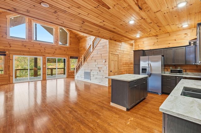 395 Canyon Parkway, Branson, MO 65616