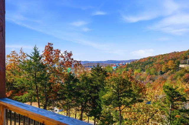 395 Canyon Parkway, Branson, MO 65616