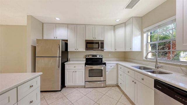 2425 ASPINWALL STREET 2425, Sarasota, FL 34237