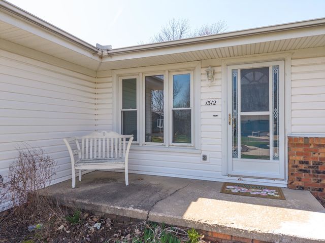 1312 Nicki Drive, Bloomington, IL 61704