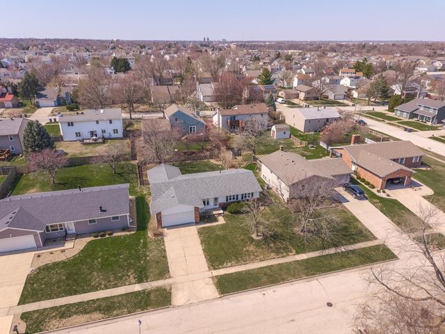 1312 Nicki Drive, Bloomington, IL 61704