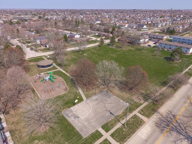 1312 Nicki Drive, Bloomington, IL 61704