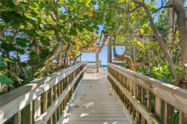 210 N Camelia Court, Vero Beach, FL 32963