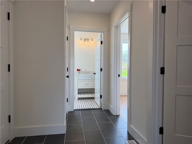 27 Massasoit Avenue, Bristol, RI 02809