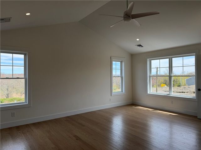 27 Massasoit Avenue, Bristol, RI 02809