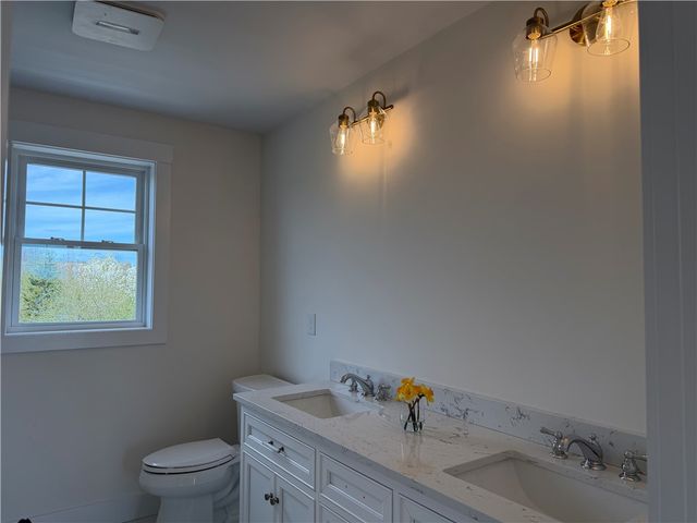 27 Massasoit Avenue, Bristol, RI 02809