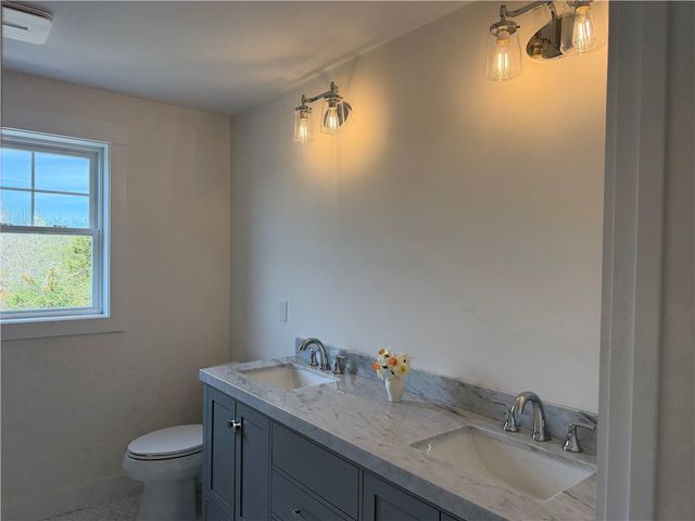 27 Massasoit Avenue, Bristol, RI 02809