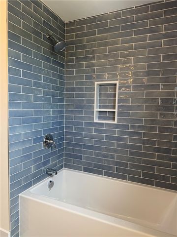 27 Massasoit Avenue, Bristol, RI 02809