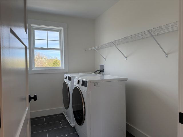 27 Massasoit Avenue, Bristol, RI 02809