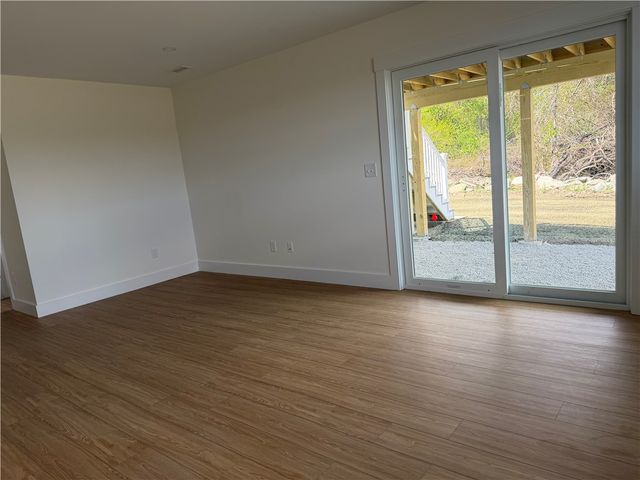 27 Massasoit Avenue, Bristol, RI 02809