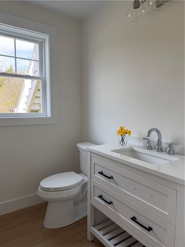 27 Massasoit Avenue, Bristol, RI 02809