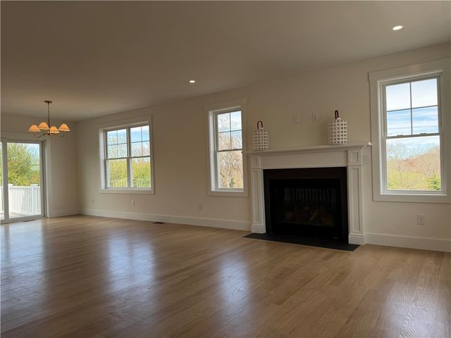 27 Massasoit Avenue, Bristol, RI 02809
