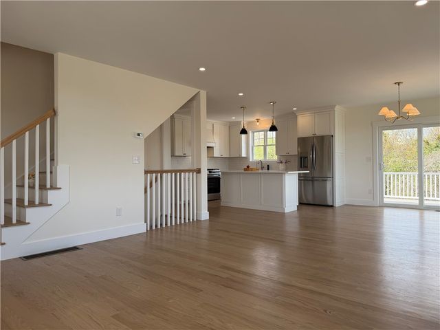 27 Massasoit Avenue, Bristol, RI 02809