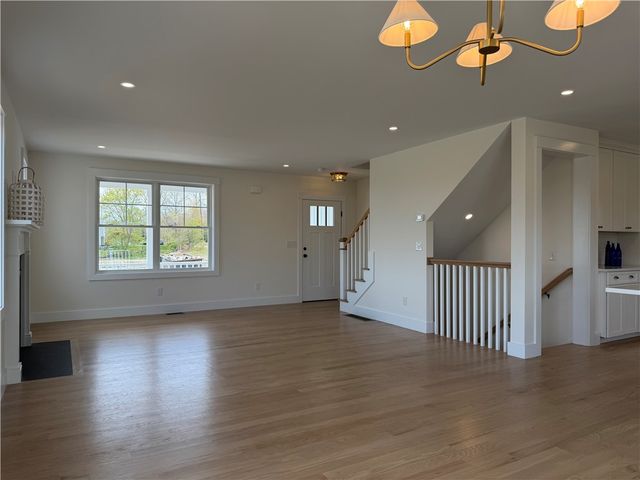 27 Massasoit Avenue, Bristol, RI 02809