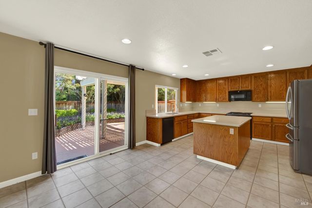 582 Picasso Ct, Fairfield, CA 94534