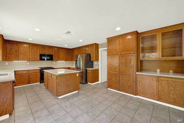 582 Picasso Ct, Fairfield, CA 94534