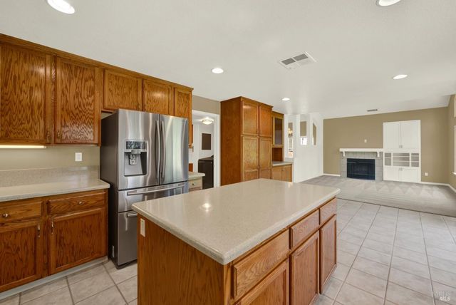 582 Picasso Ct, Fairfield, CA 94534