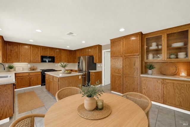 582 Picasso Ct, Fairfield, CA 94534