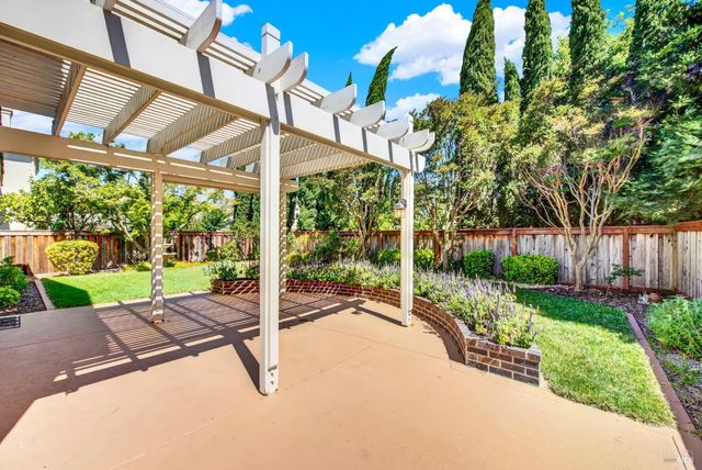 582 Picasso Ct, Fairfield, CA 94534