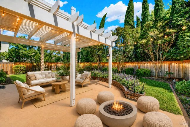 582 Picasso Ct, Fairfield, CA 94534